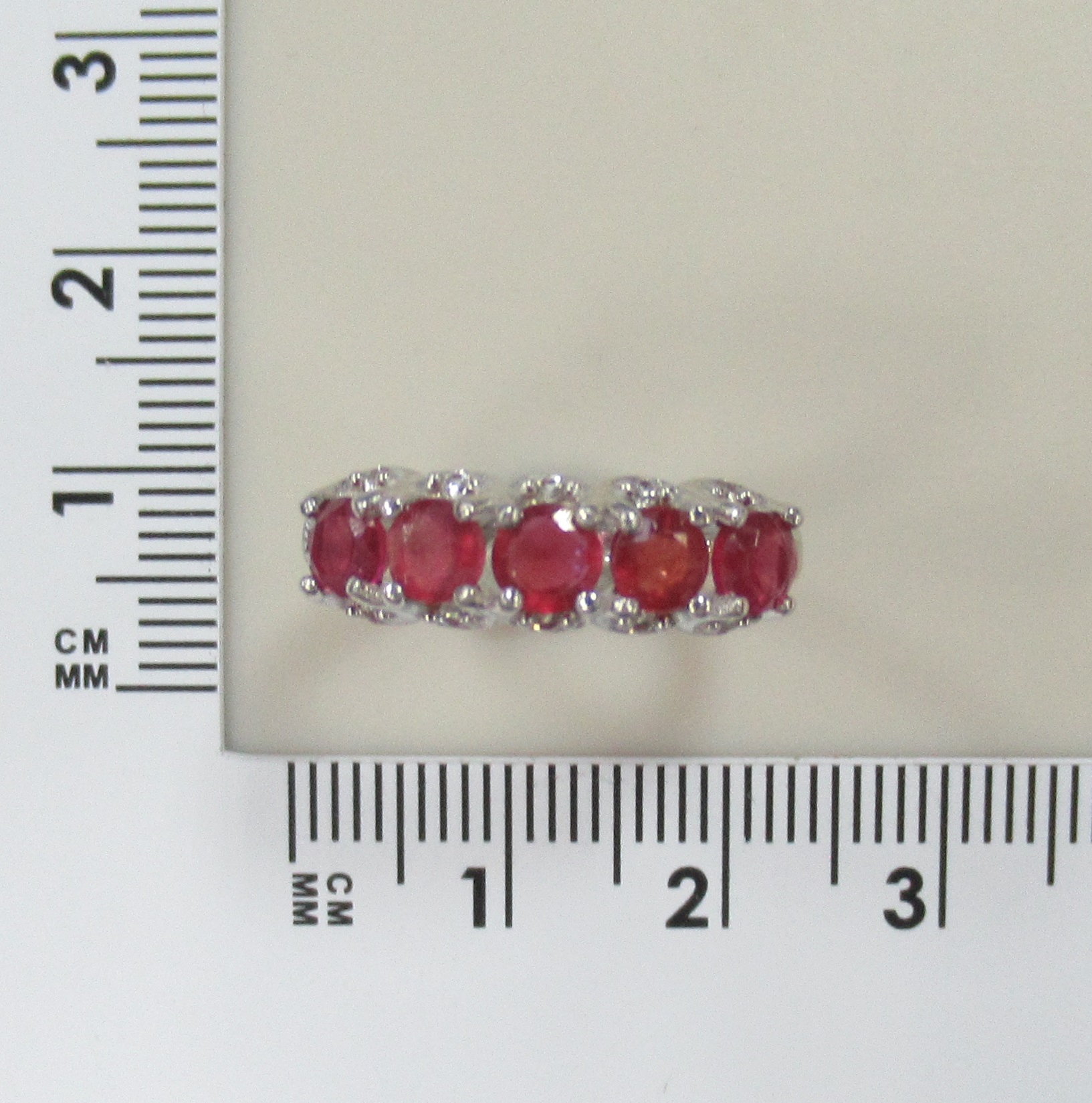 Серебряное кольцо с рубинами